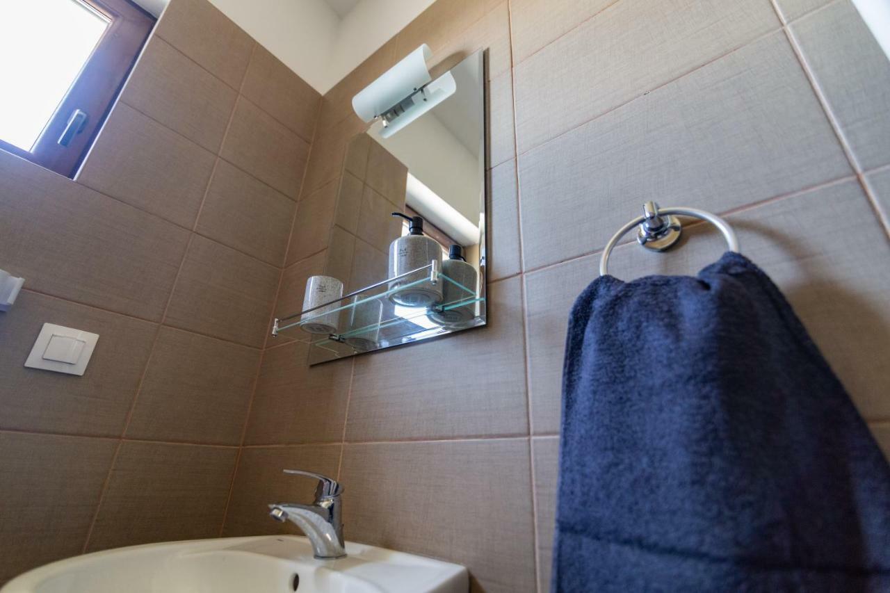 Aparthotel Laura Cluj-Napoca Esterno foto
